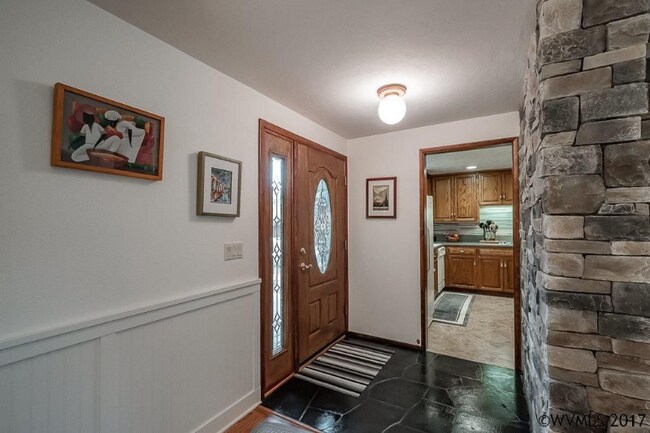 Foto del edificio - 5919 NW Pinewood Pl