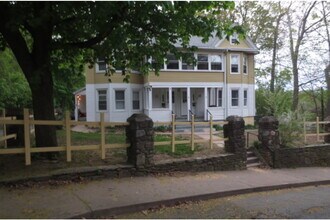 Building Photo - 12 Arch St