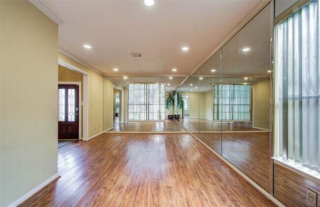 Foto del edificio - 16218 Ruffian Dr