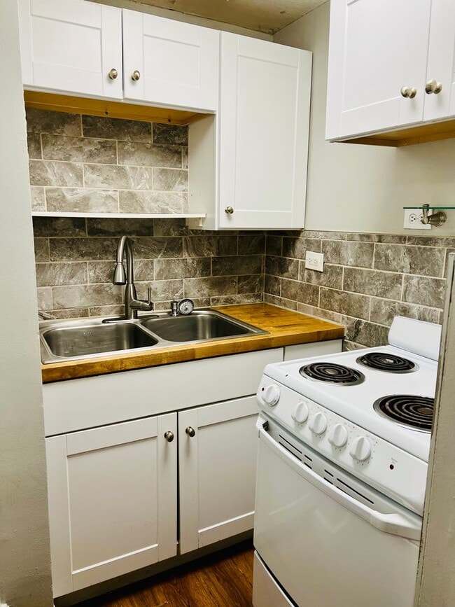 Building Photo - 3320 Bardstown Rd