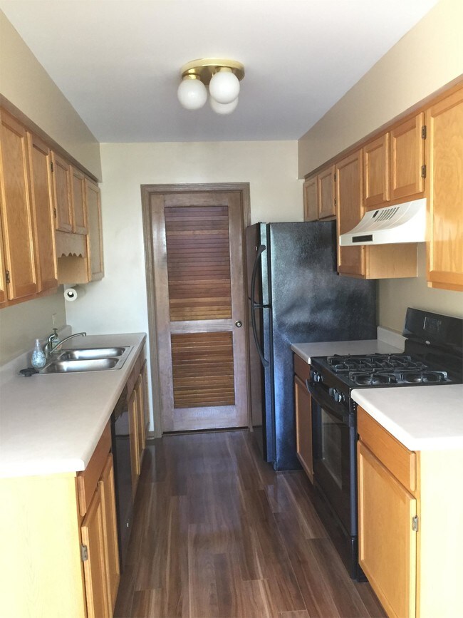 Foto del edificio - 1216 Sandhurst Ln