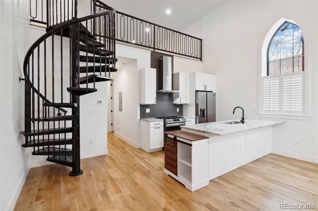 Building Photo - 475 Galapago St