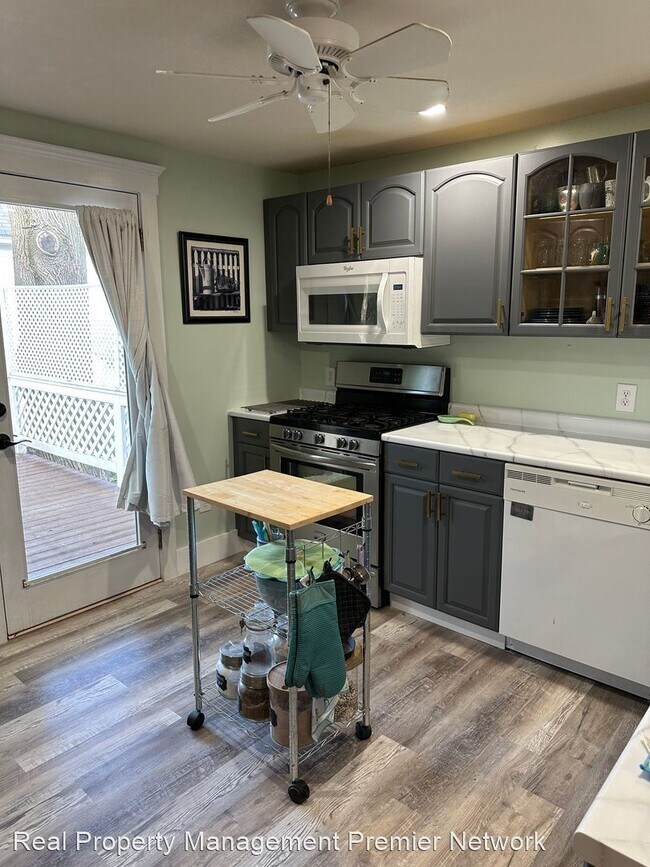 Foto del edificio - 2 br, 1.5 bath House - 12 Perry Ave