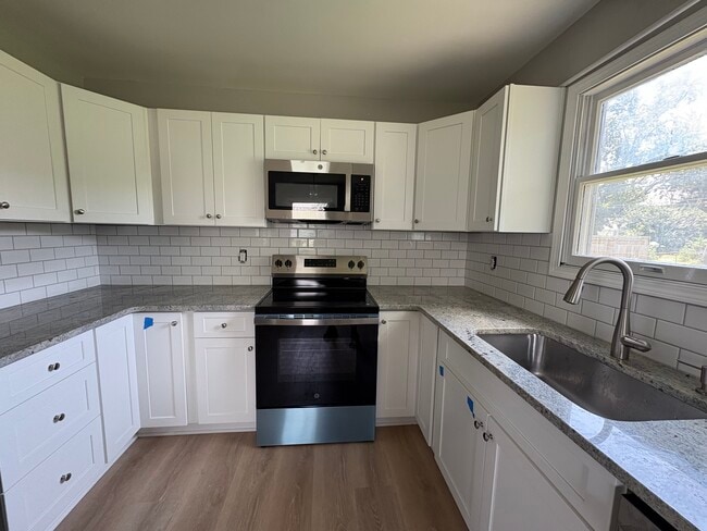 Building Photo - 663 Gibbard Ave