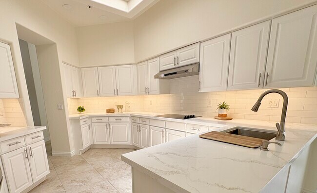 Foto del edificio - 6711 E Camelback Rd