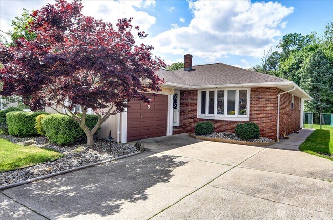 Foto del edificio - 5 Hilltop Ave