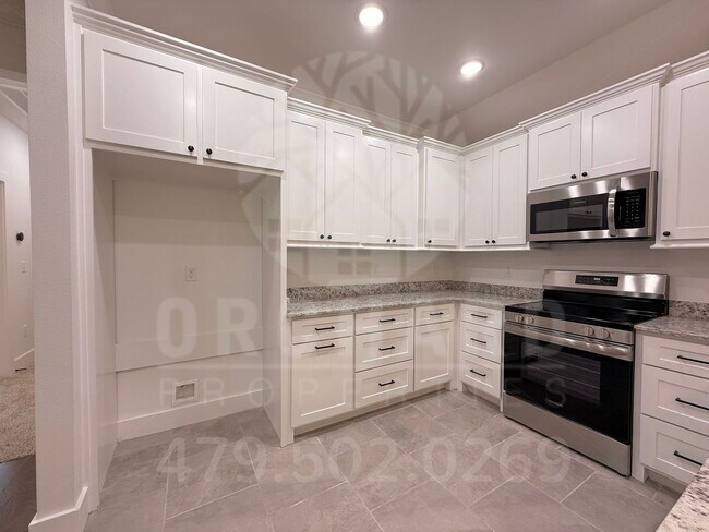 Building Photo - 12 Kinross Dr