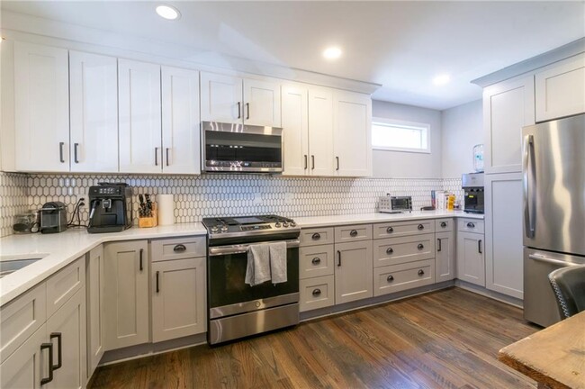 Building Photo - 2212 Defoors Ferry Rd NW