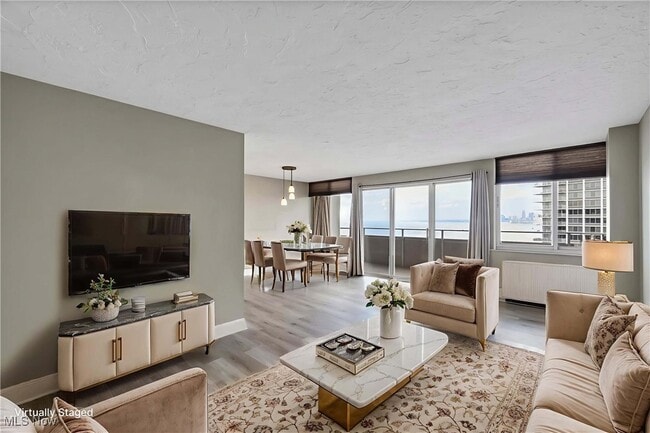 Foto del edificio - 12900 Lake Ave