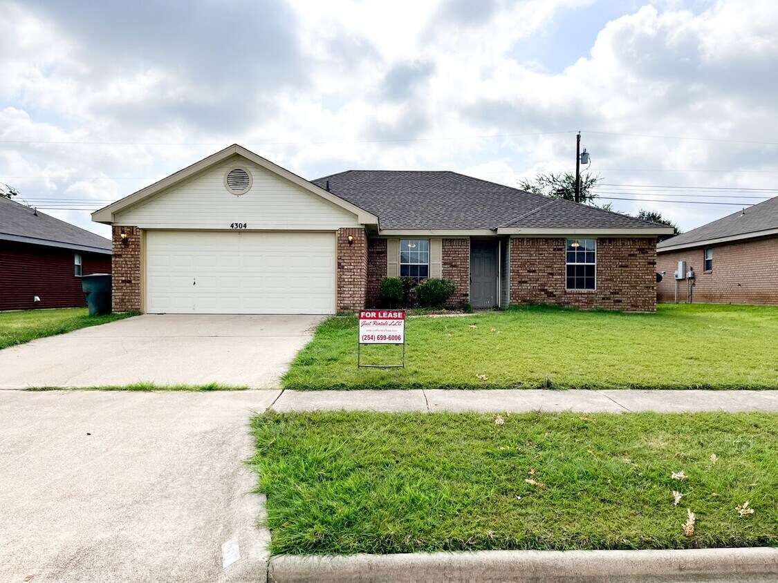 Foto principal - Available NOW!!!! Gorgeous 4 bedroom, 2 ba...