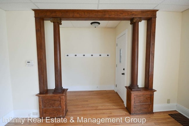 Building Photo - 803 4th St SE