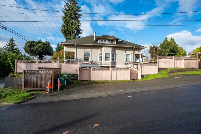 Photo - 1424 N Northgate Way - SAM Apartment