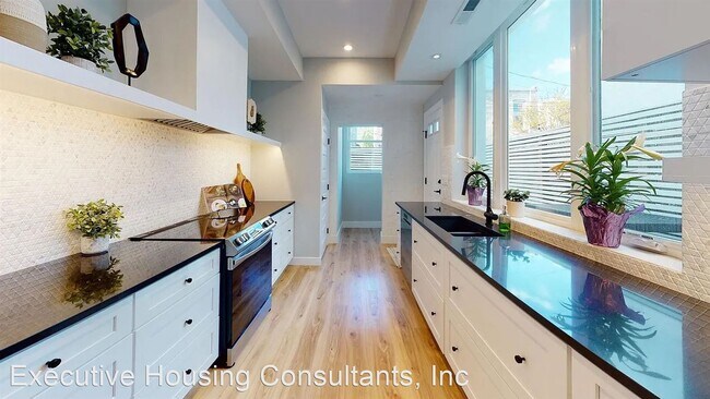 Building Photo - 3 br, 2 bath House - 341 Elm St NW