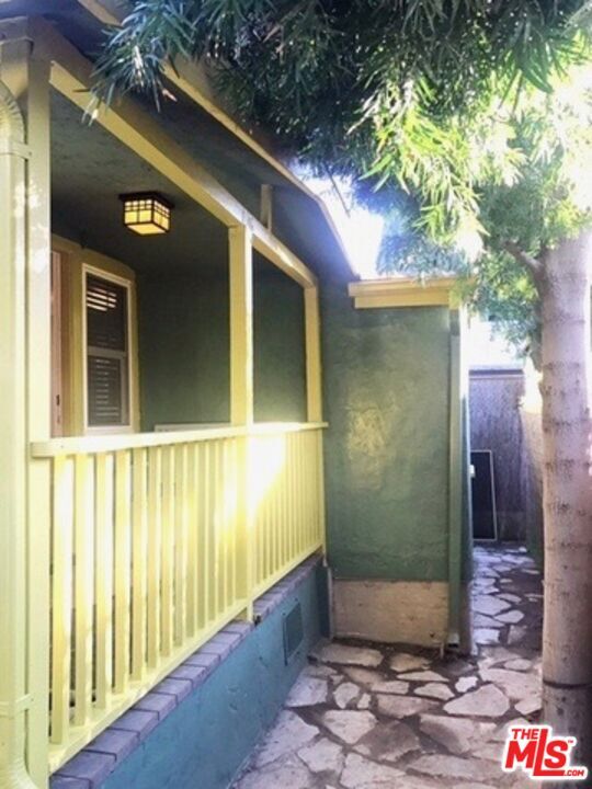 Building Photo - 1140 Manzanita St