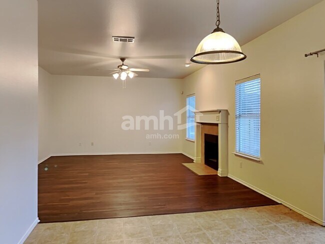 Foto del edificio - 4000 Hidden Meadow Ct