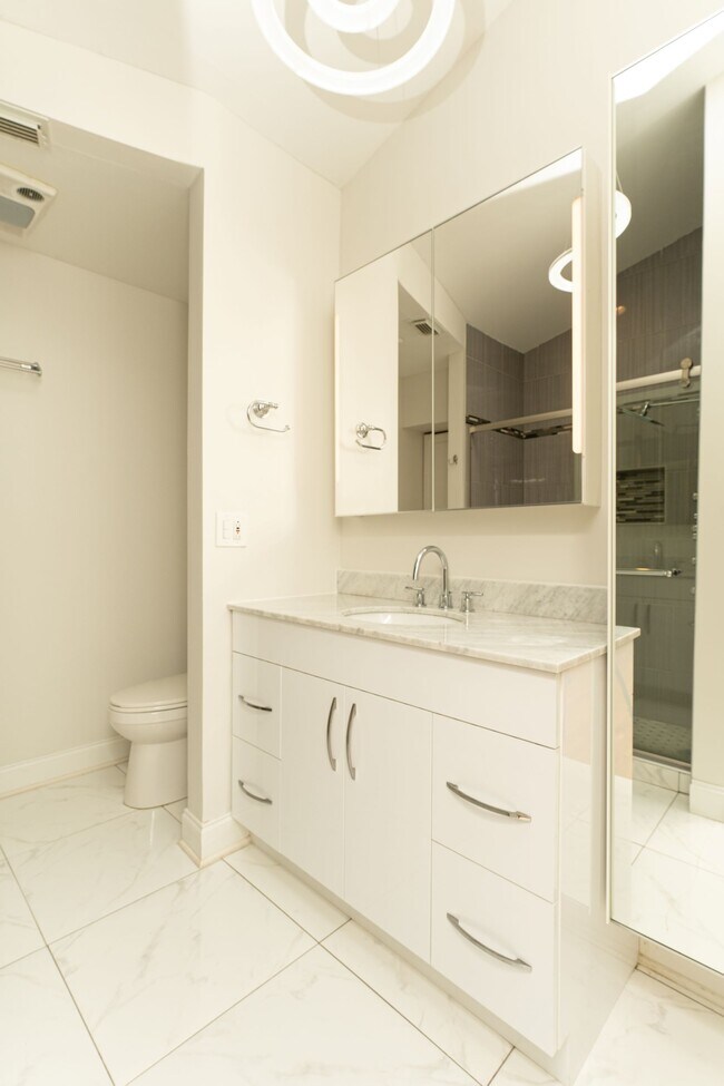 Master Bathroom - 1320 Longacre Ln