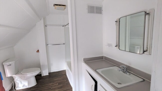 Foto del edificio - 247 W. Southern. large 2 bedroom house