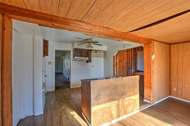 Building Photo - 2135 E Prairie Ave