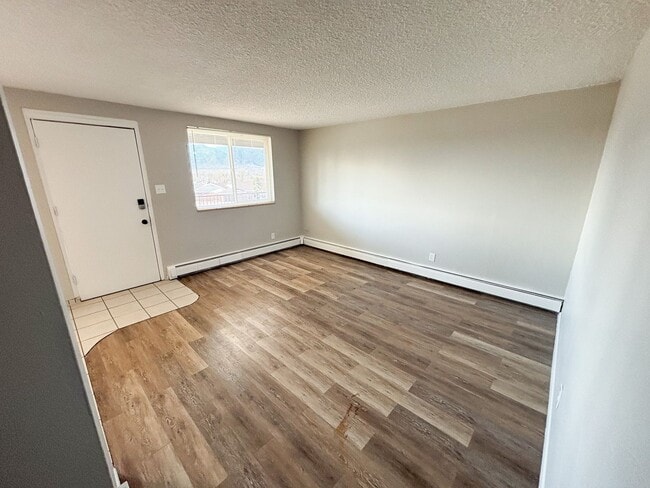 Building Photo - 1806 E La Salle St