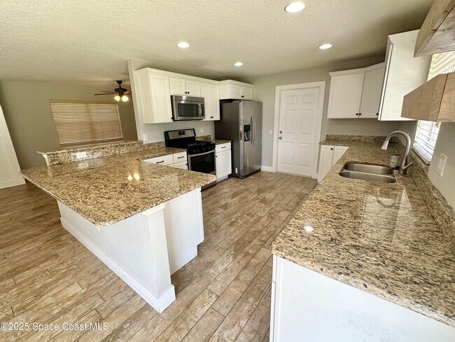 Foto del edificio - 2130 Garnet Ct