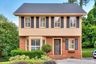 Building Photo - 2001 Summer Ridge Dr