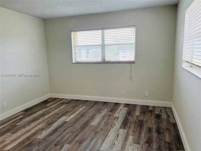 Foto del edificio - 8025 S Colony Cir