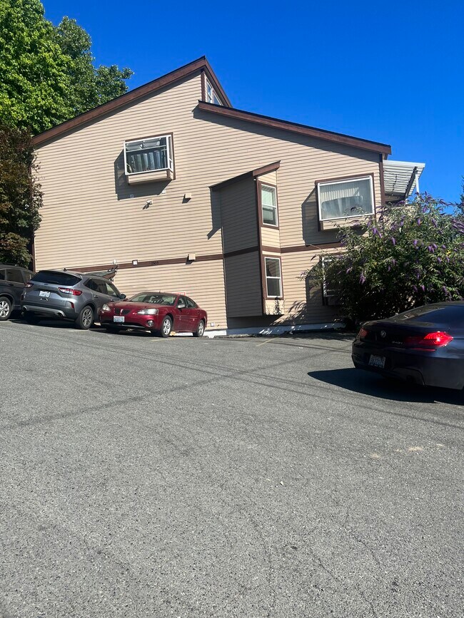 Building Photo - 2505 Dexter Ave N