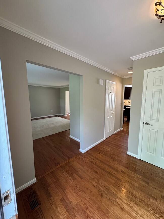 Foto del edificio - Lovely and Spacious 3 Bedroom 2.5 Bathroom...