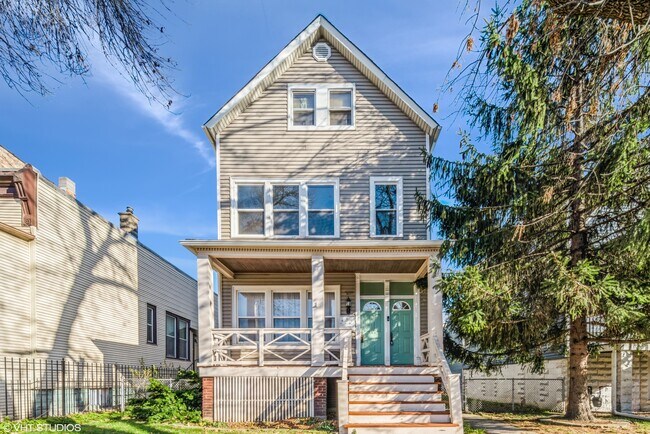 Foto del edificio - 3235 N Albany Ave
