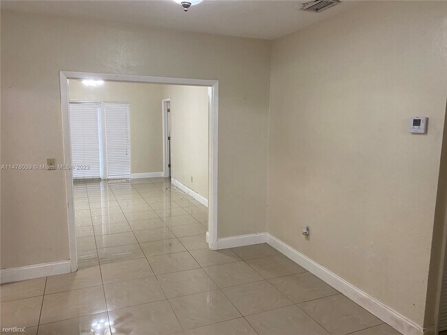 Foto del edificio - 3 br, 1 bath House - 1001 SW 13th Ave  1 Bath