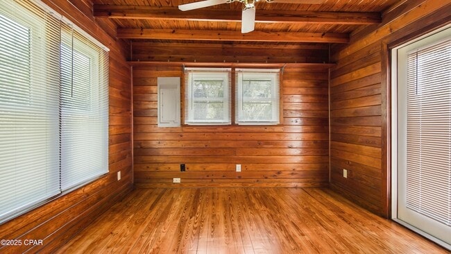 Foto del edificio - 4808 E 3rd St
