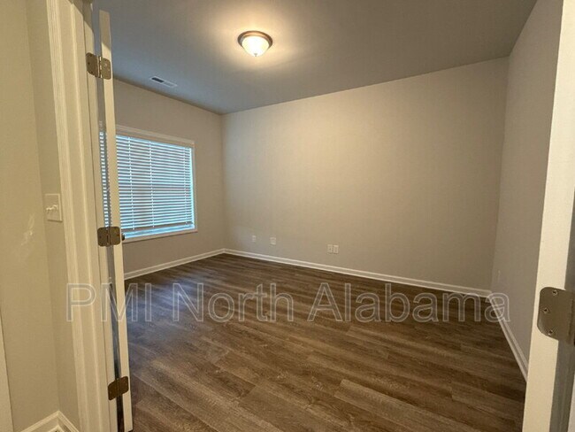 Foto del edificio - 102 Ranna Dr