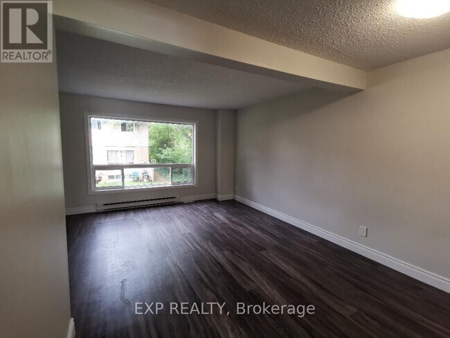 Photo du bâtiment - 550 Second St