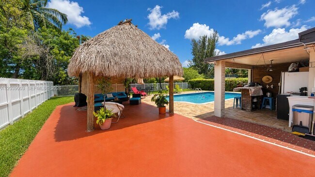 Foto del edificio - Southwest 16th Street, Miami, FL 33165 - 3 BR 3 BA house