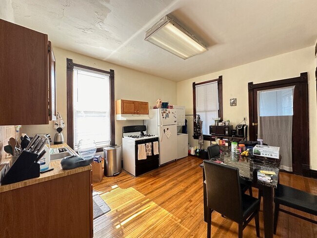 Foto del edificio - 3626 N Marshfield Ave