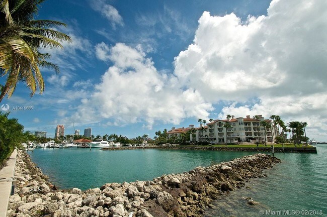 Building Photo - 2521 Fisher Island Dr