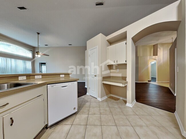 Foto del edificio - 1502 Scotch Pine Dr