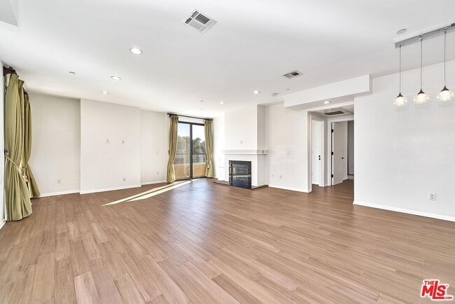 Building Photo - 871 Crenshaw Blvd