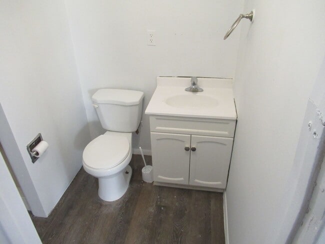 Building Photo - Cozy studio apartment conveniently located on South 6th Street #3