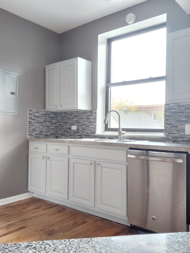 Foto del edificio - 4551 S Michigan Ave