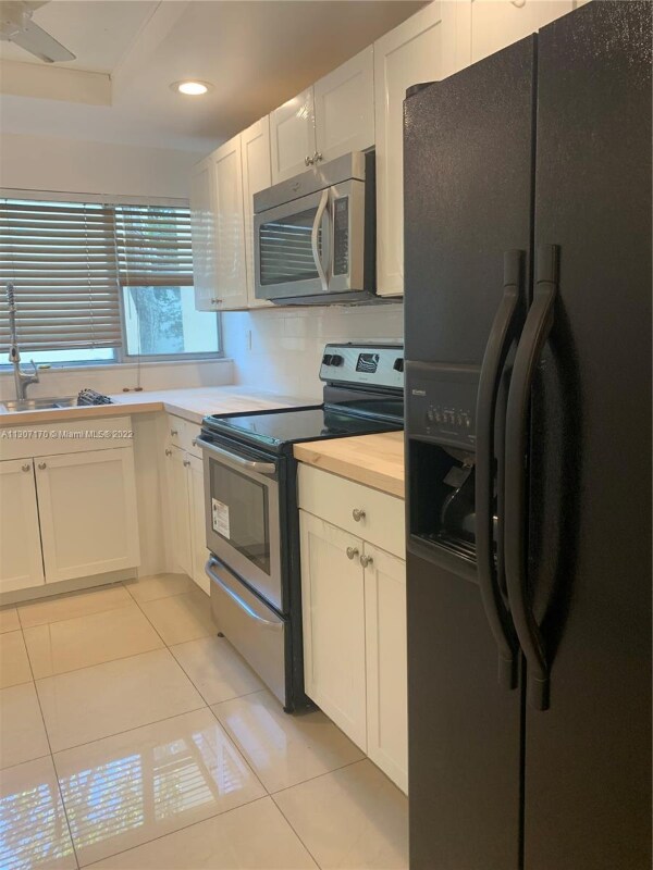Foto del edificio - 922 NE 199th St