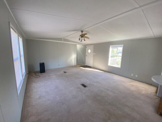 Building Photo - 102 Claude Simmons
