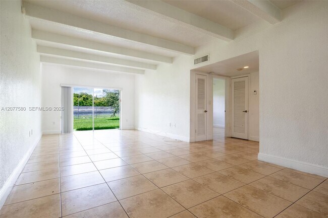 Foto del edificio - 7620 SW 82nd St