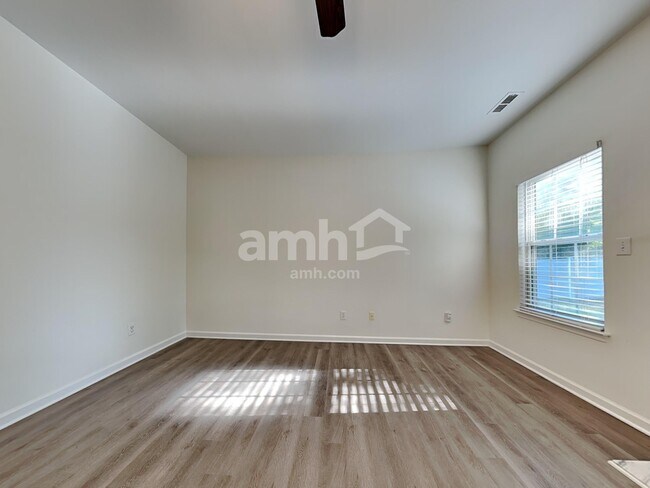Foto del edificio - 6240 Red Clover Ln