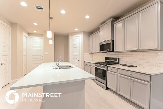 Foto del edificio - 9811 Falling Fern Ln