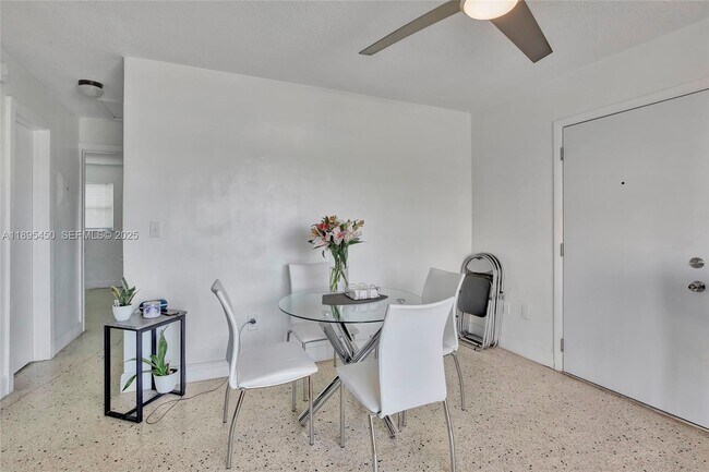 Foto del edificio - 458 SW 9th St