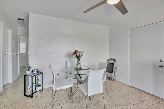 Building Photo - 458 SW 9th St