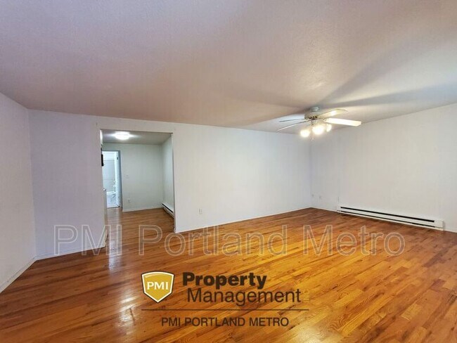 Building Photo - 2050 SE 141st Ave