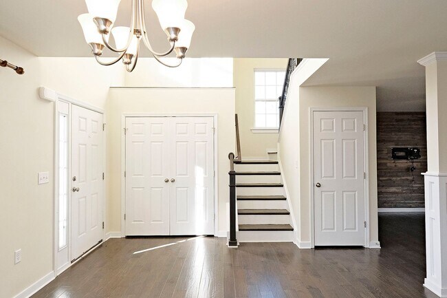 Foto del edificio - Pet-Friendly Home with Fenced Yard in Reedy Creek