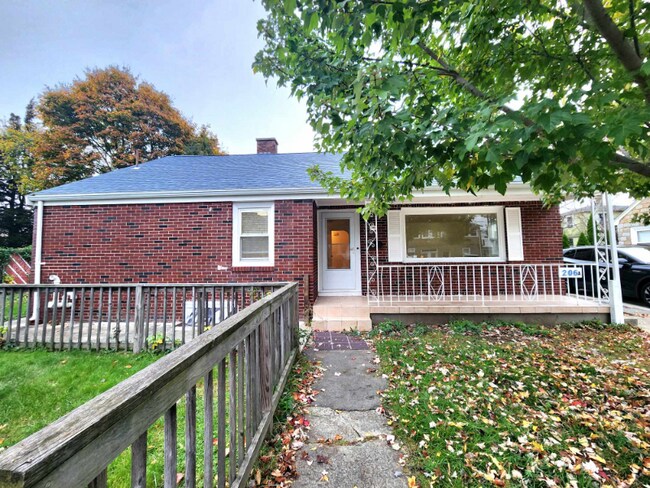 Building Photo - 206 A Adams St